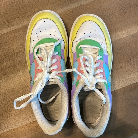 Nike Air Force 1 LV8 1 kids shoes. - Picture 5 of 11